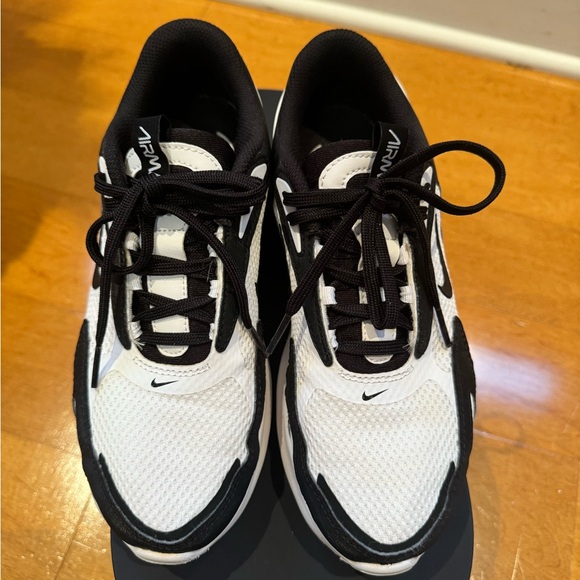 Women’s Nike Air Sneakers - Picture 4 of 4